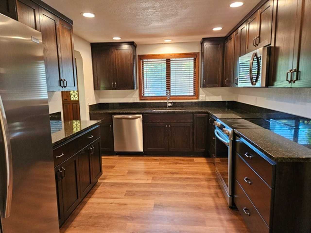 2245 Heath St S - Photo 2 of 33