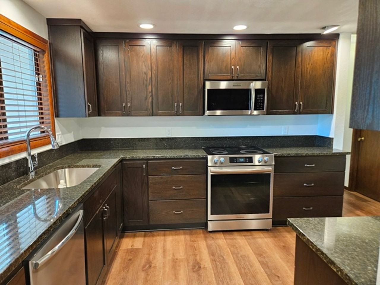 2245 Heath St S - Photo 3 of 33