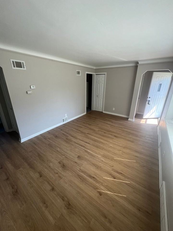 23078 Rosalind Ave - Photo 4 of 15