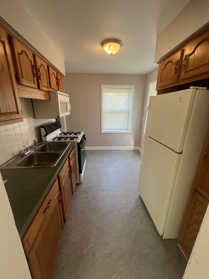 23078 Rosalind Ave - Photo 5 of 15