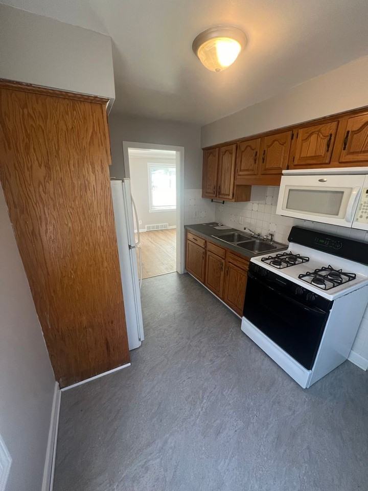 23078 Rosalind Ave - Photo 6 of 15