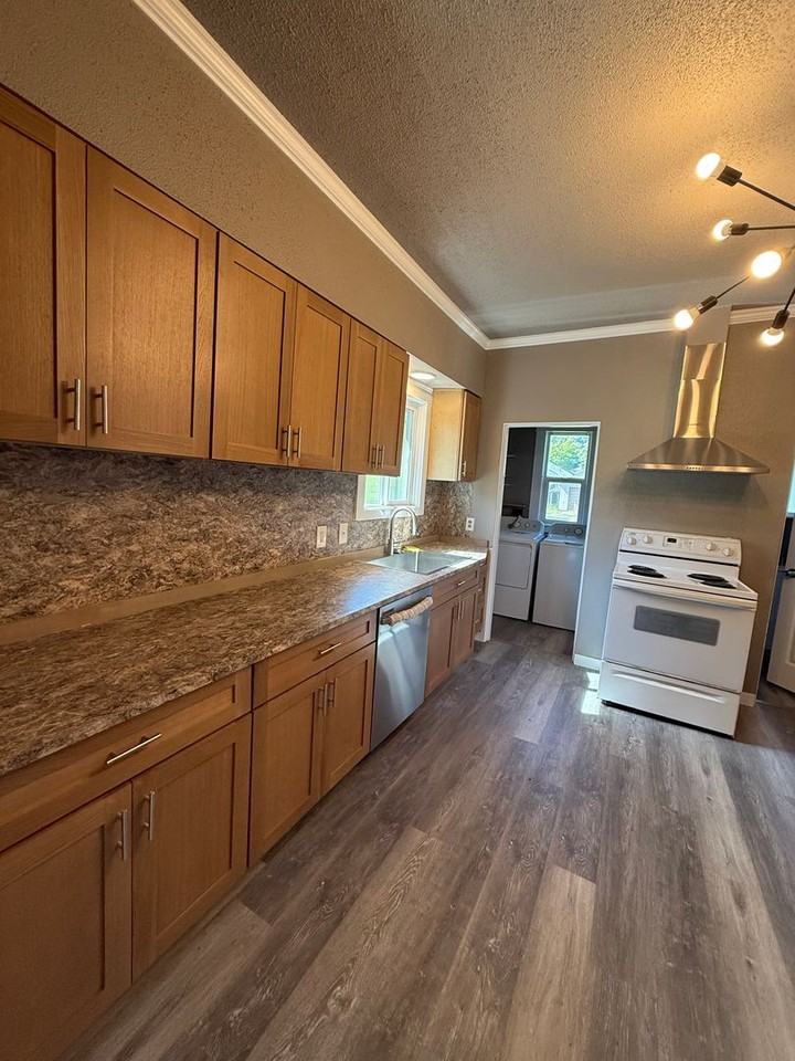 2811 Simpson Ave - Photo 2 of 17