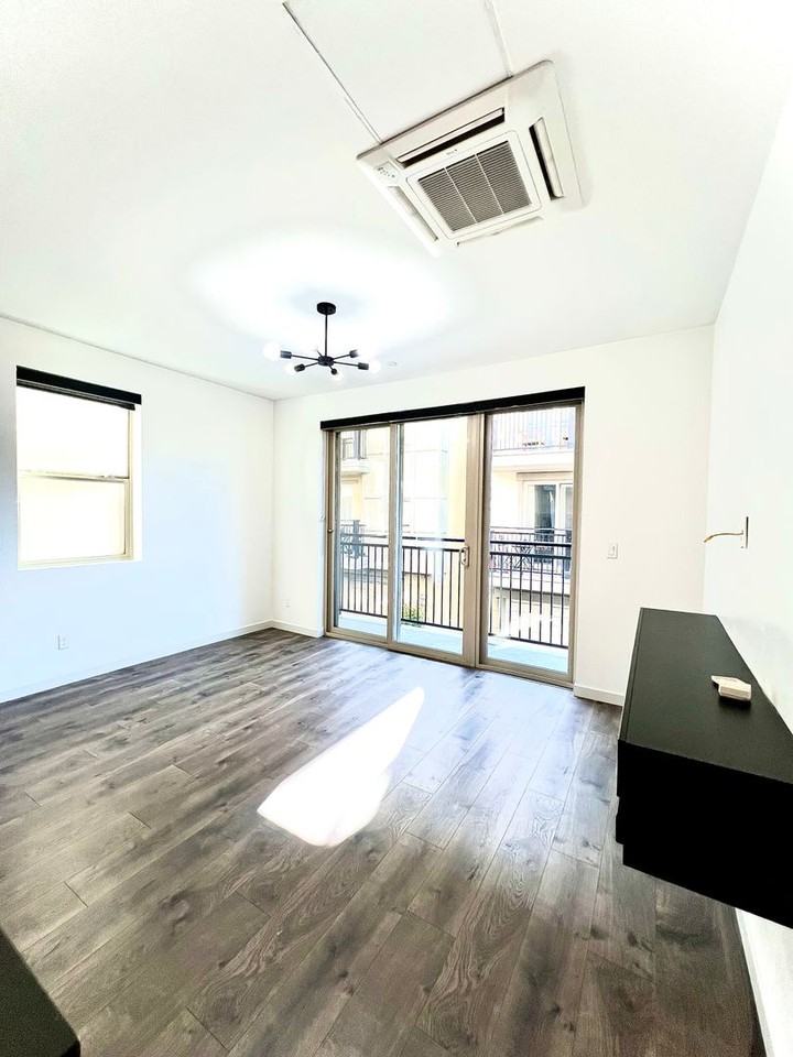 484 Tailoff Ln - Photo 3 of 12