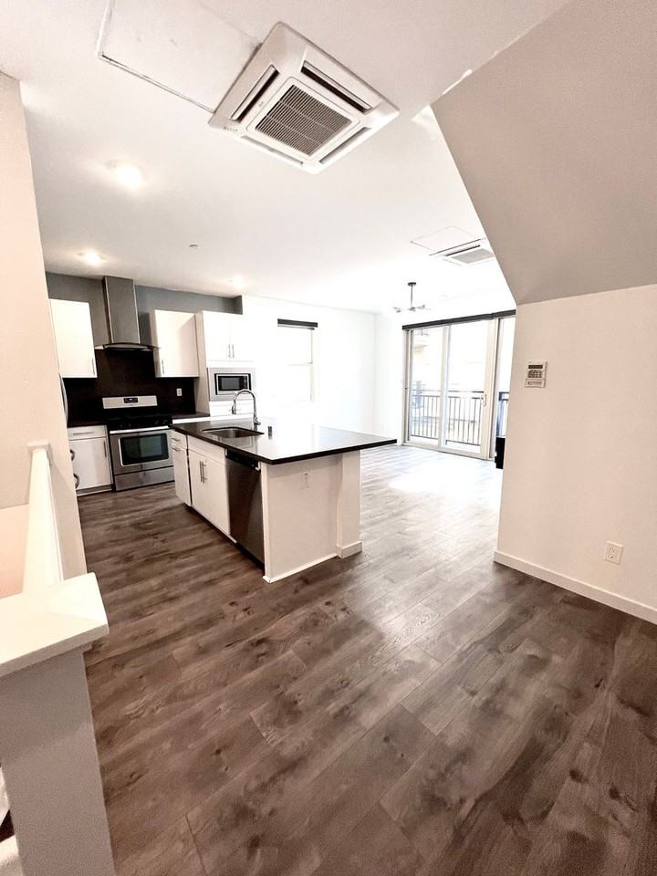 484 Tailoff Ln - Photo 4 of 12