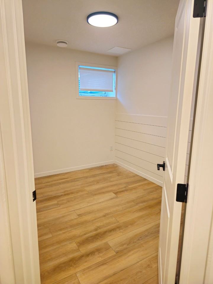 12116 43 St Nw Bsmt #12116BS - Photo 7 of 15