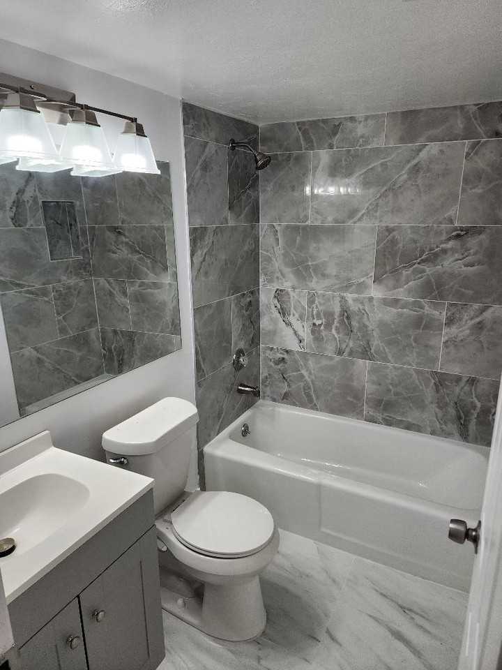 1932 Southeast 43rd Street - Photo 2 of 20