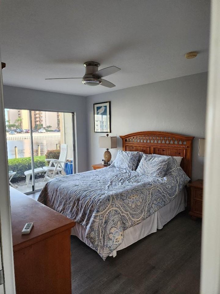 1932 Southeast 43rd Street - Photo 5 of 20