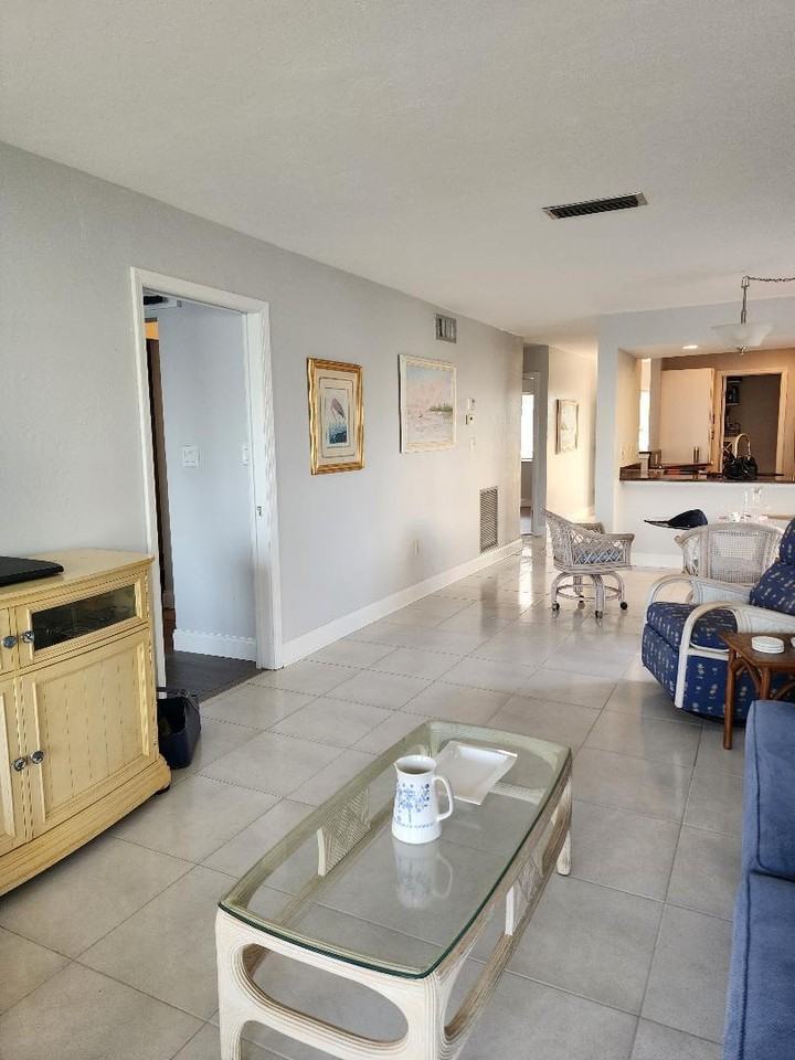 1932 Southeast 43rd Street - Photo 7 of 20