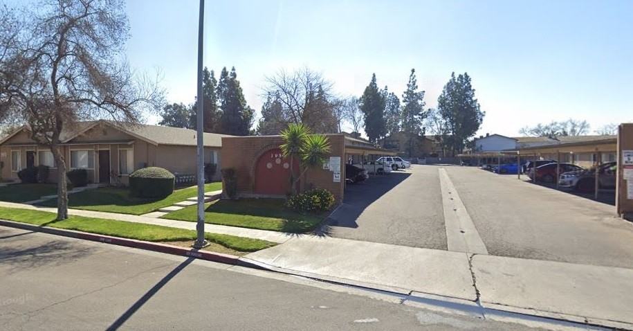 1950 E. Sussex Way - Photo 4 of 20