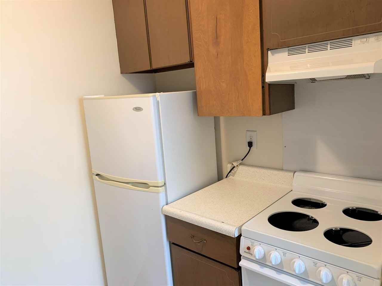 825 26th St - Photo 5 of 14