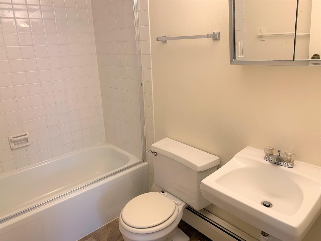825 26th St - Photo 6 of 14