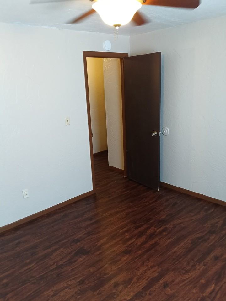 200 North Street - Photo 5 of 16