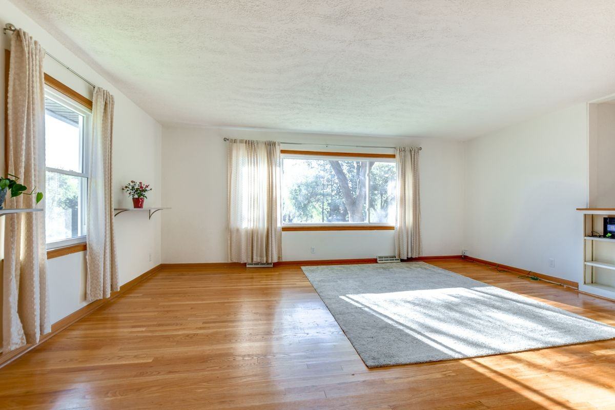 638 S Segoe Rd - Photo 2 of 14