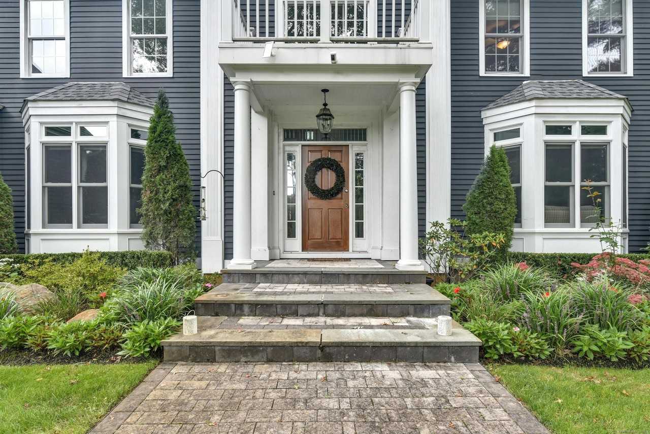 96 Comstock Hill Ave - Photo 2 of 37