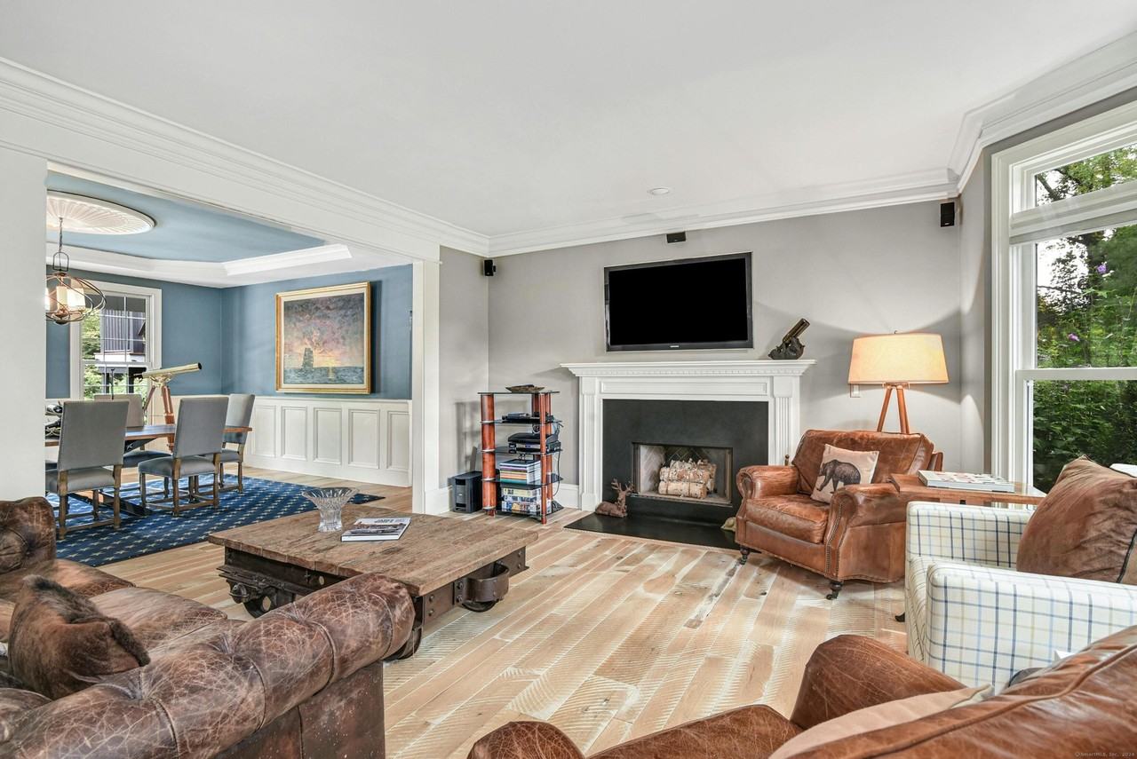 96 Comstock Hill Ave - Photo 4 of 37