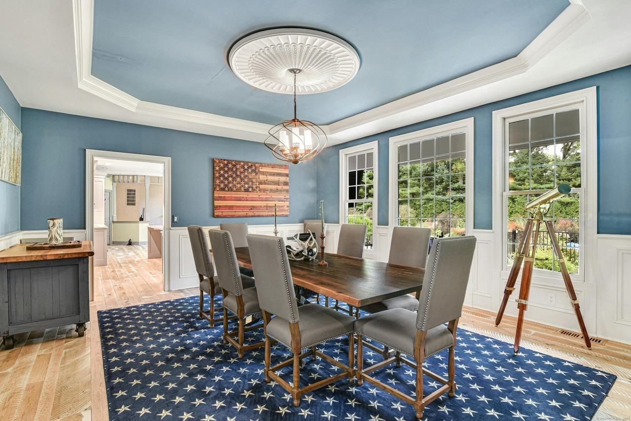 96 Comstock Hill Ave - Photo 6 of 37