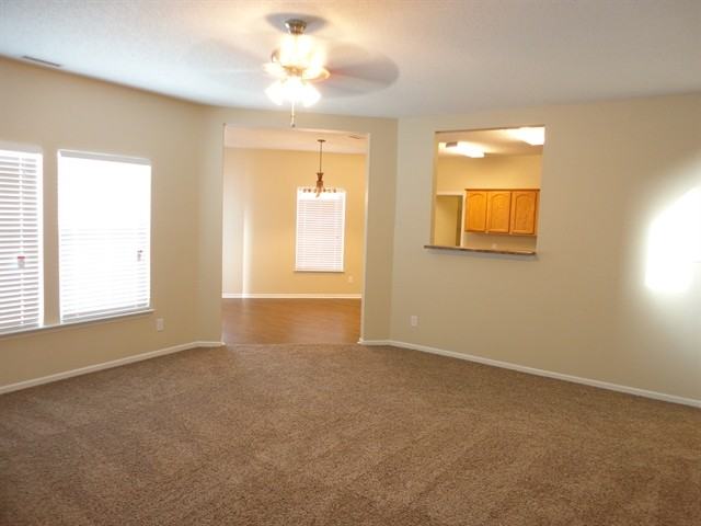 355 Parkview Dr - Photo 3 of 13