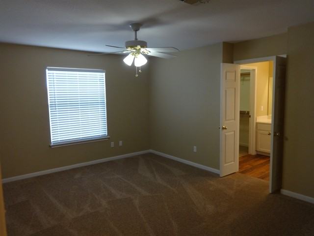 401 Canadian Cove - Photo 2 of 7