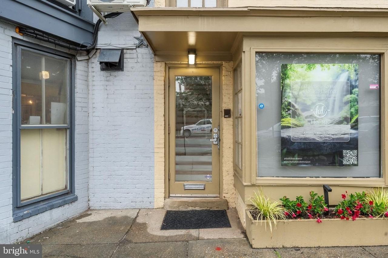 2002 17th Street Northwest - Photo 4 of 38