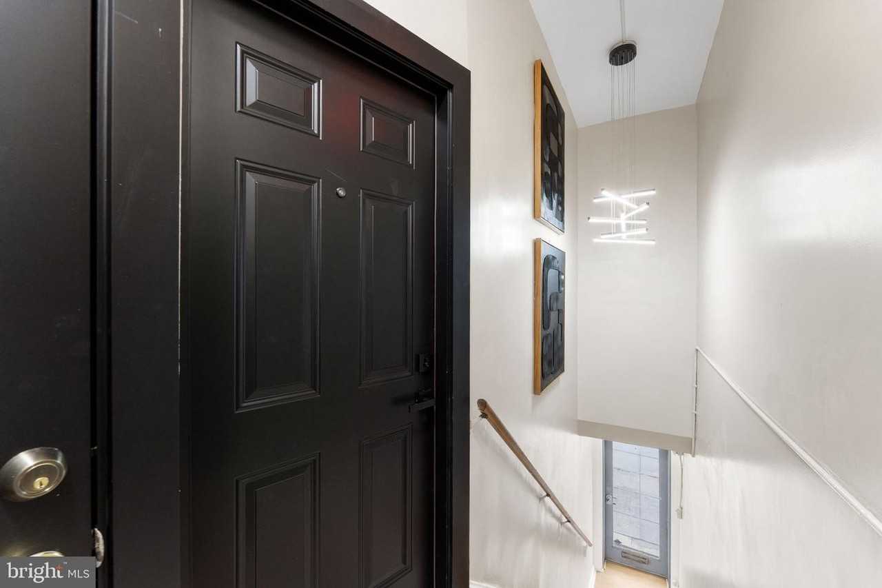 2002 17th Street Northwest - Photo 5 of 38