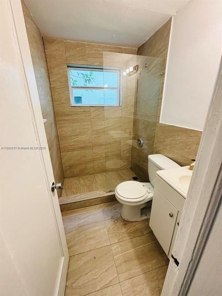 1021 Euclid Ave #4 - Photo 5 of 7