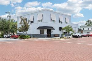 featured image of 801 W Montrose St #NW