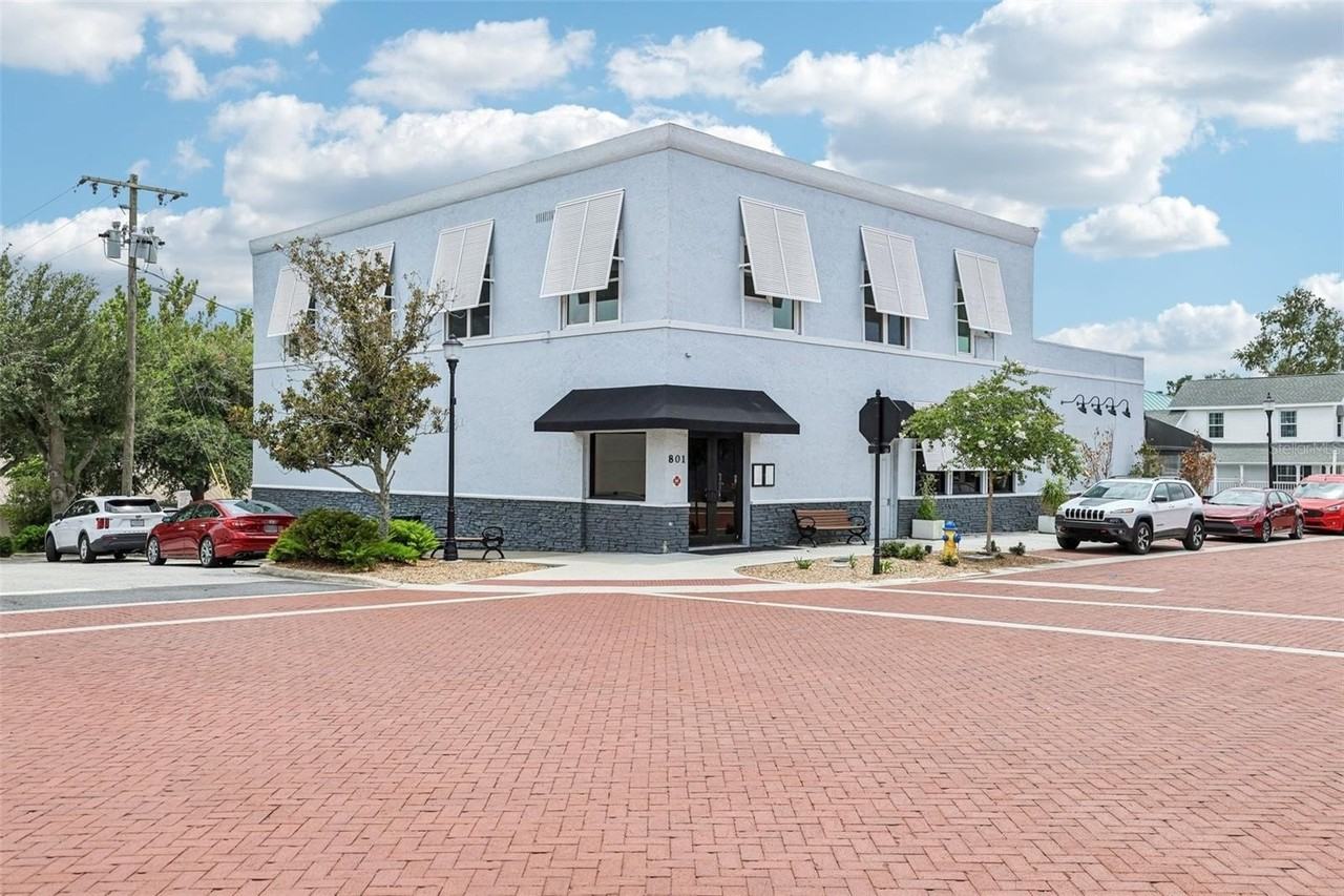 801 W Montrose St #SW