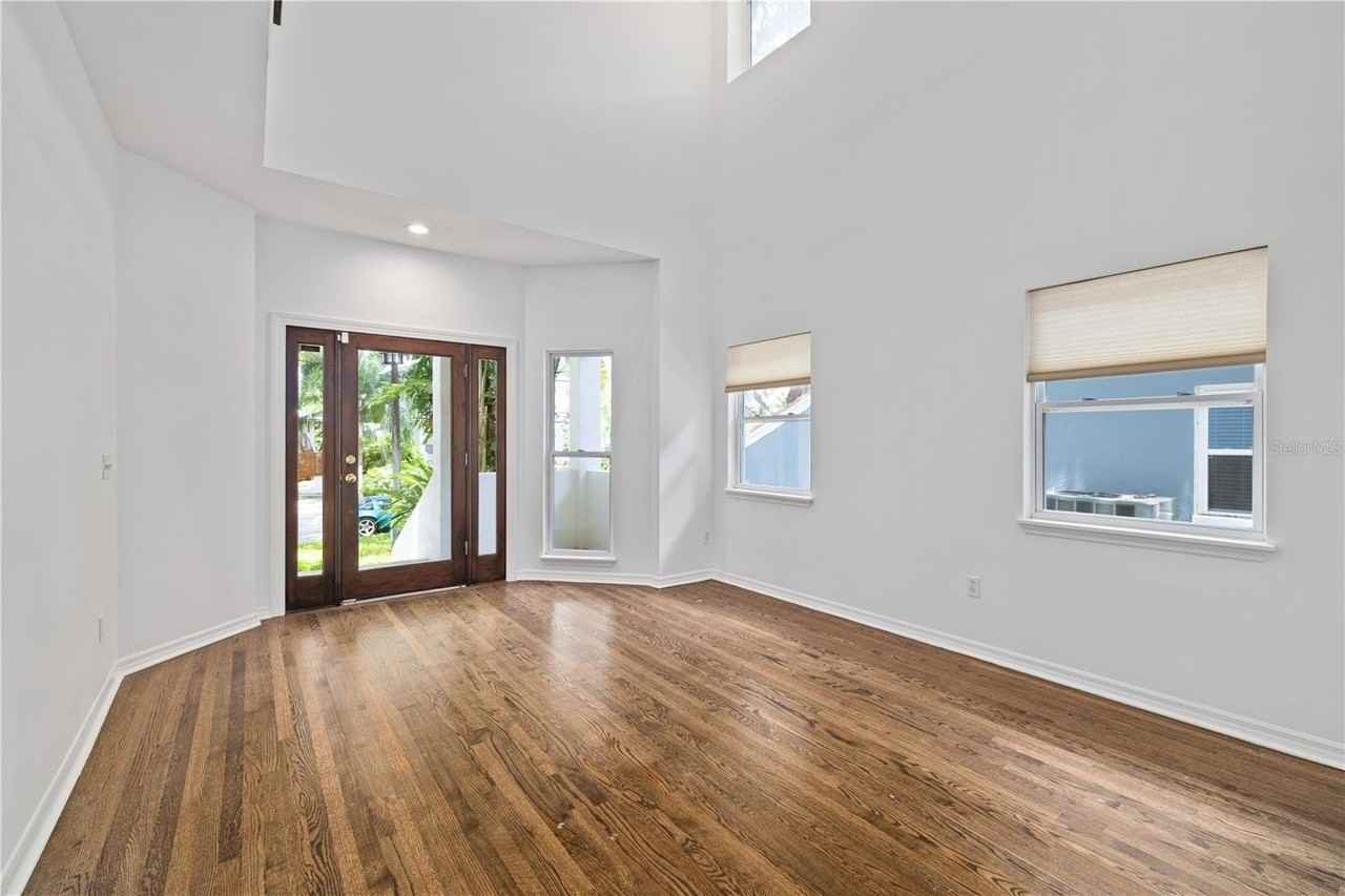 2709 W Bay Ave - Photo 5 of 43