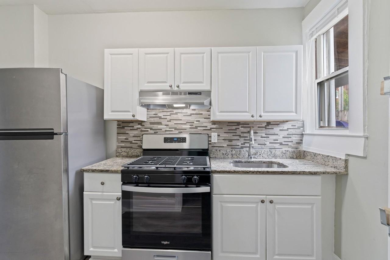 Lyndale Ave - Photo 4 of 11