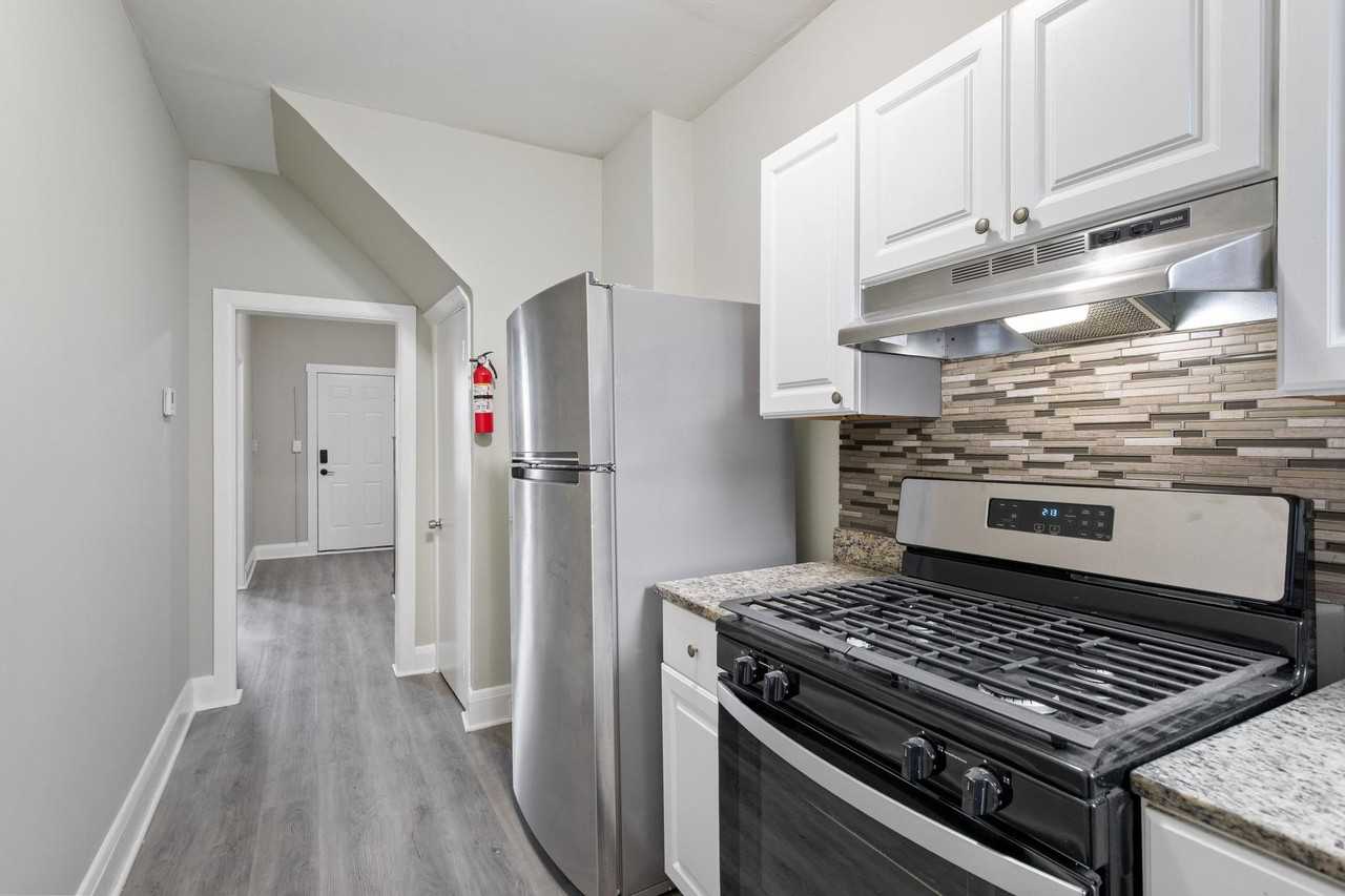 Lyndale Ave - Photo 5 of 11