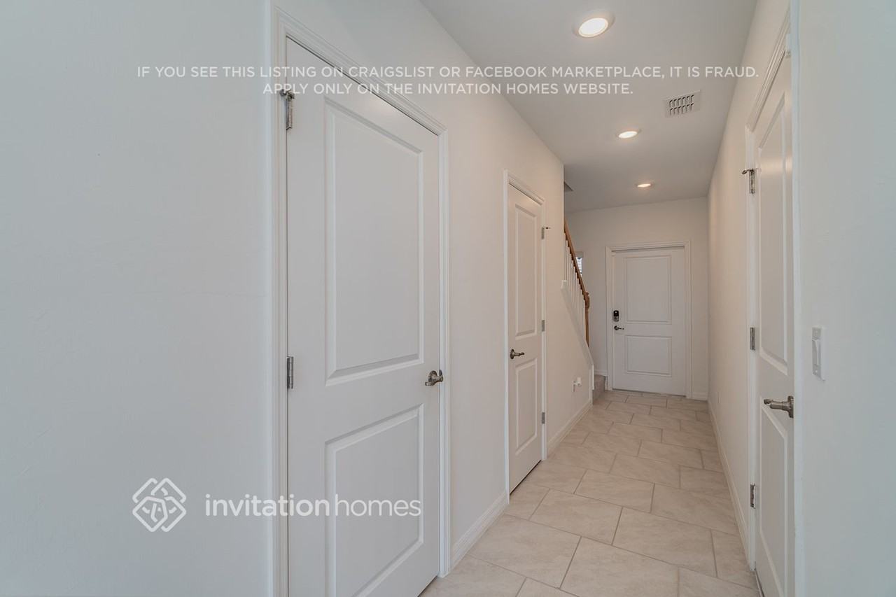 1915 E Landings Way - Photo 4 of 34