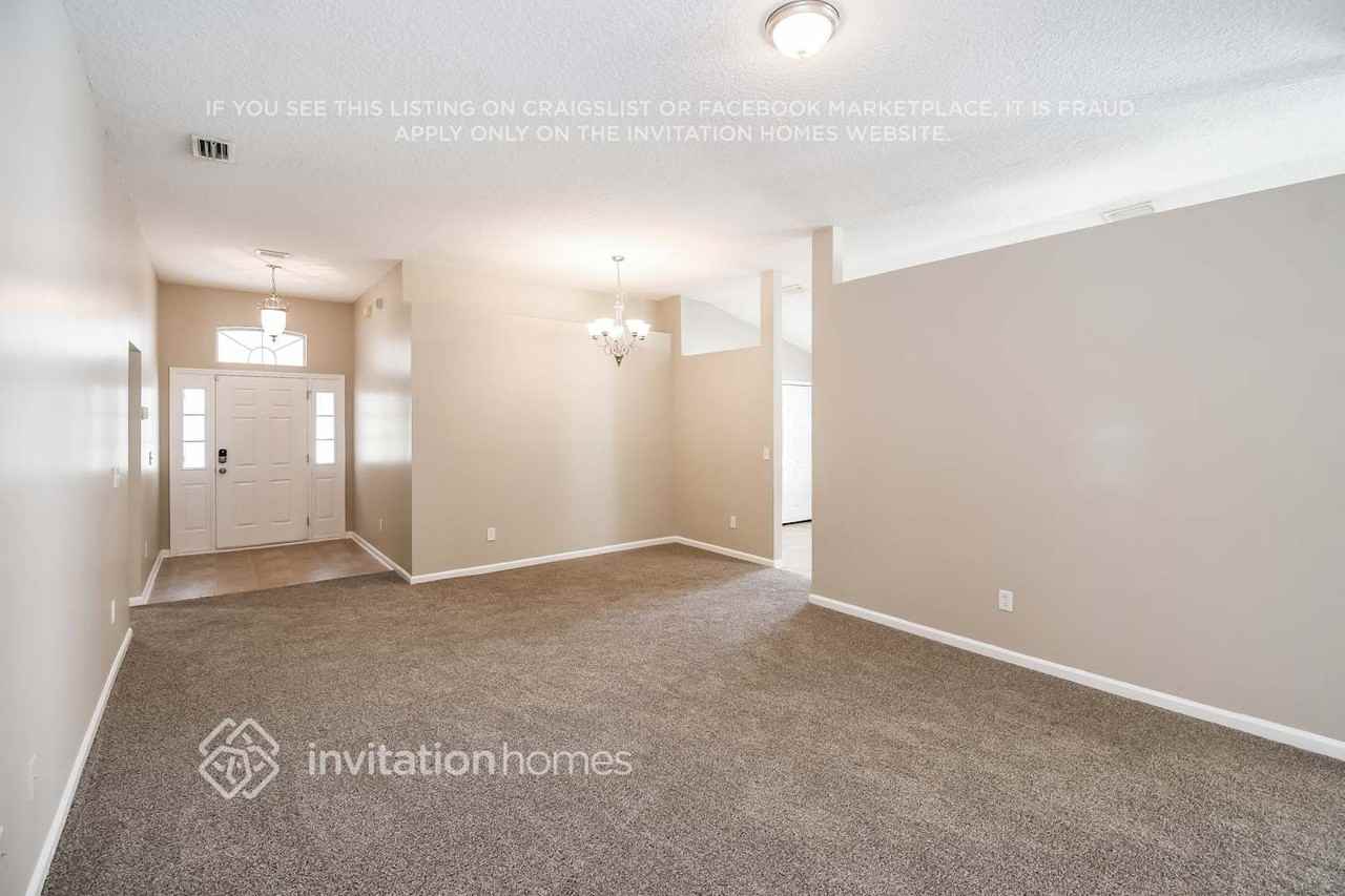 1050 Three Forks Ct - Photo 3 of 17