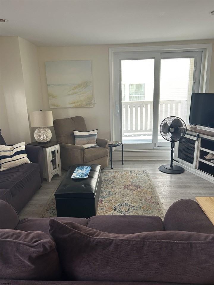 104 S Frankfort Ave - Photo 5 of 15