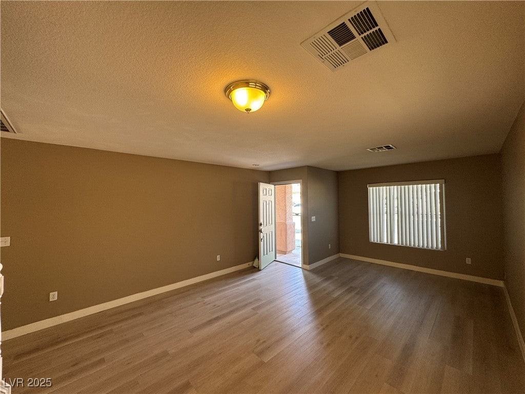 136 Temple Wood Ct - Photo 3 of 33