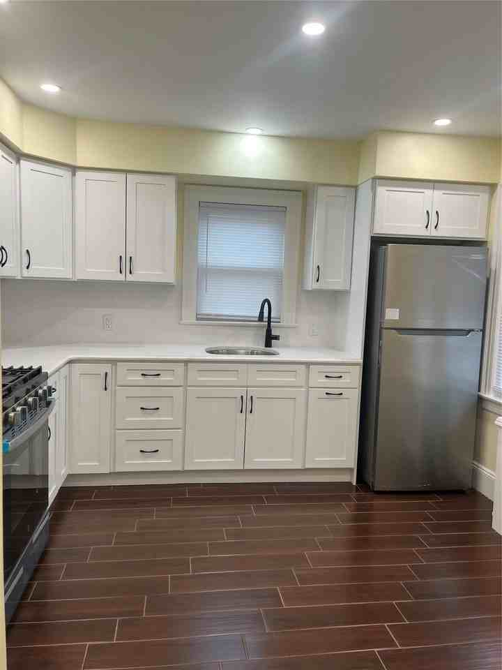 192 Sherman St - Photo 2 of 5