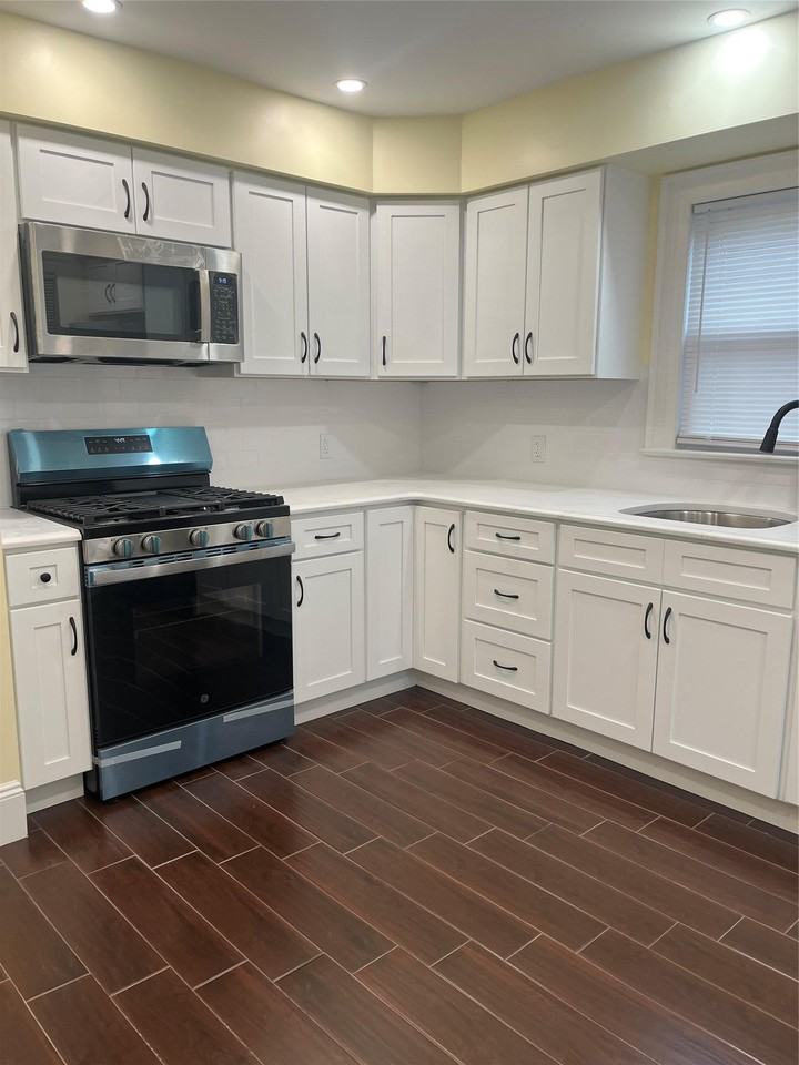 192 Sherman St - Photo 3 of 5