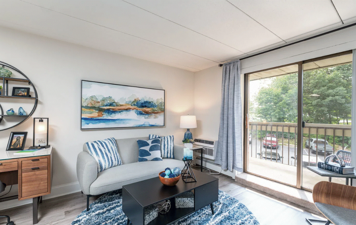 1030 Southern Artery - Photo 2 of 7