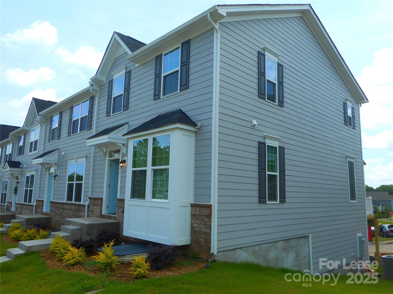 421 Serenity Cir - Photo 2 of 24