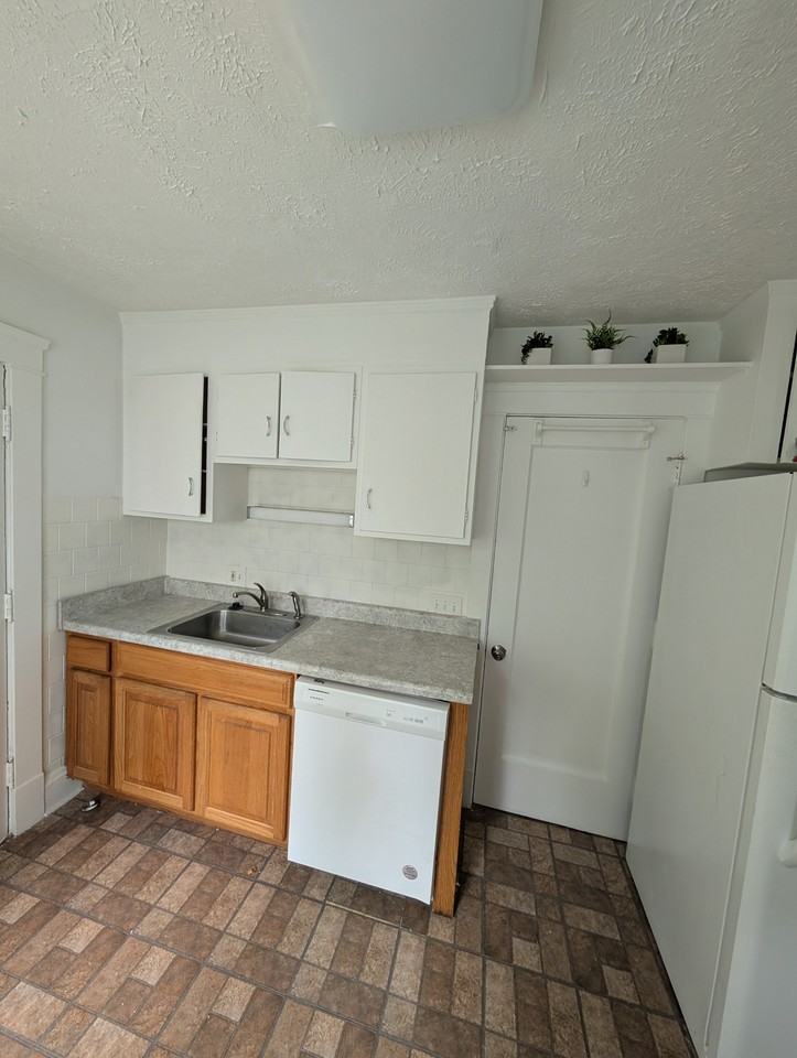 2120 Renrock Rd - Photo 2 of 8