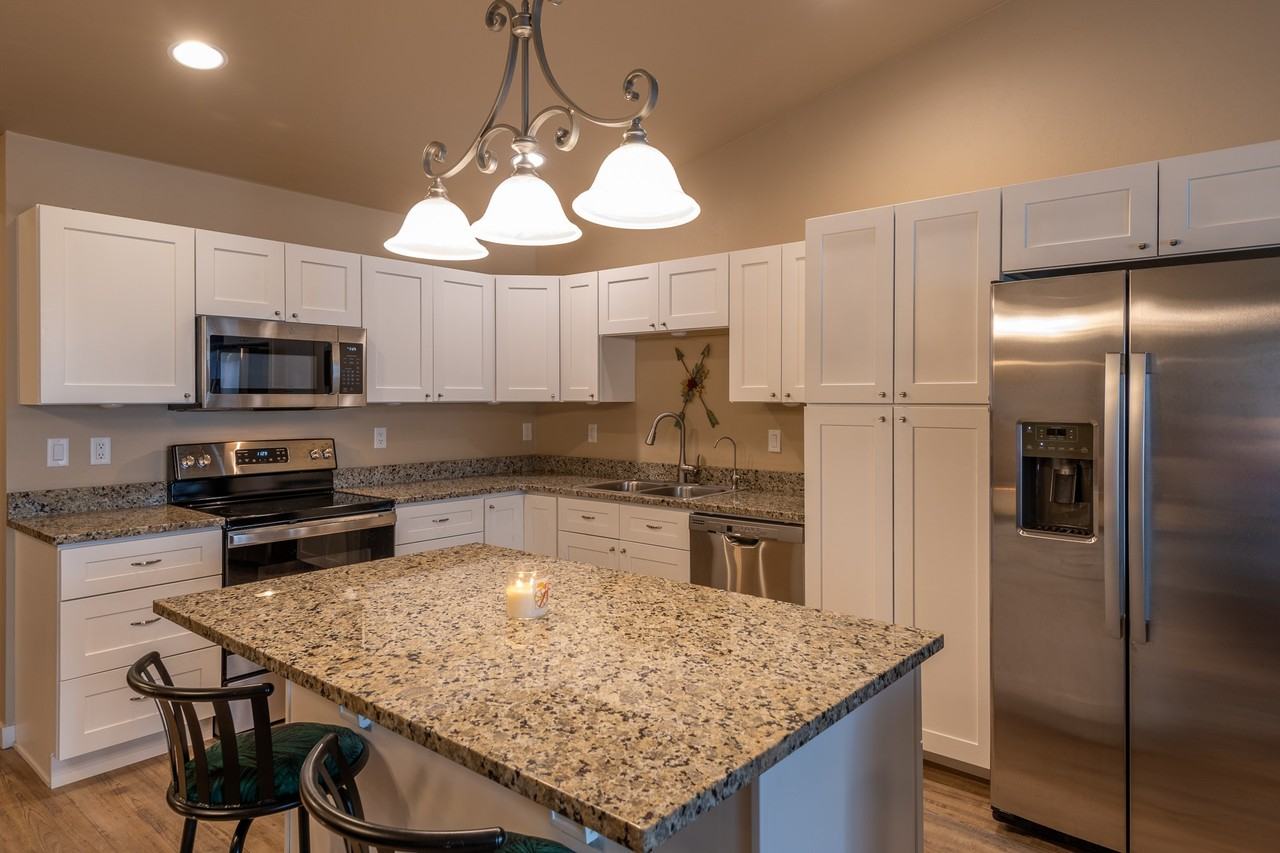 813 Foxglove Dr - Photo 4 of 6