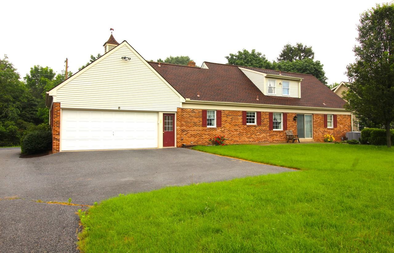 522 Overlys Grove Rd - Photo 2 of 17