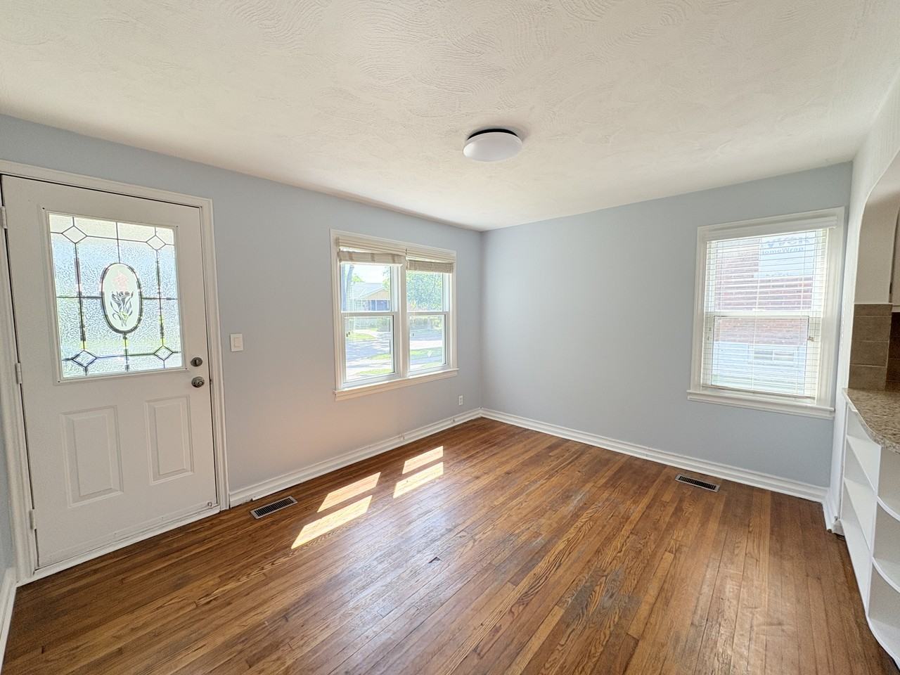 2337 Alexis Rd - Photo 3 of 22