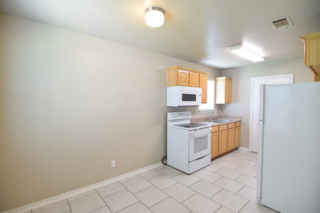 712 Dunbar Rd - Photo 3 of 15