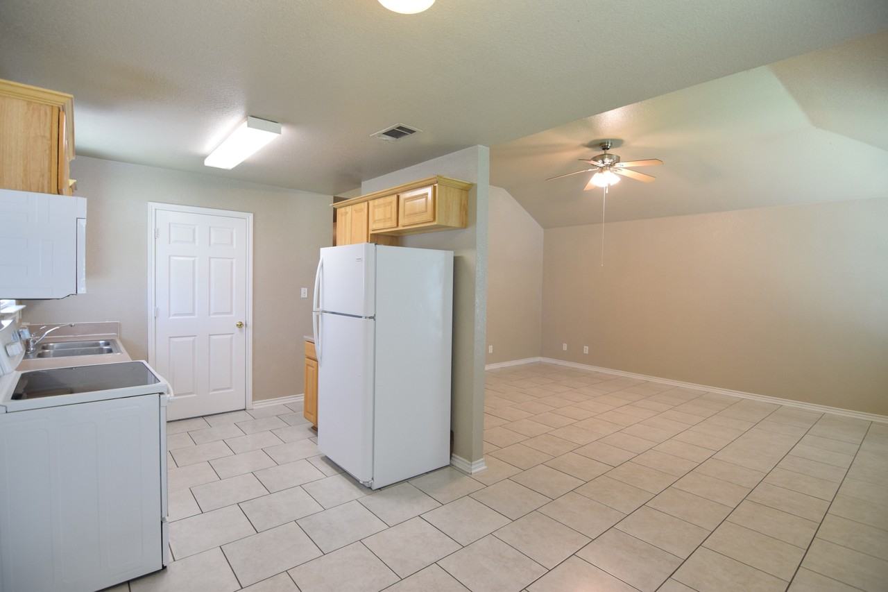 712 Dunbar Rd - Photo 4 of 15