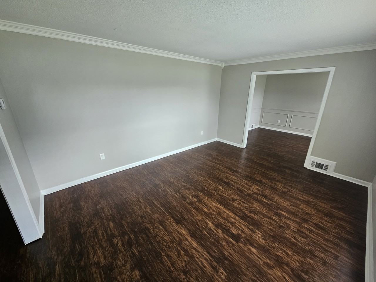 5910 Grosvenor Ave - Photo 3 of 29