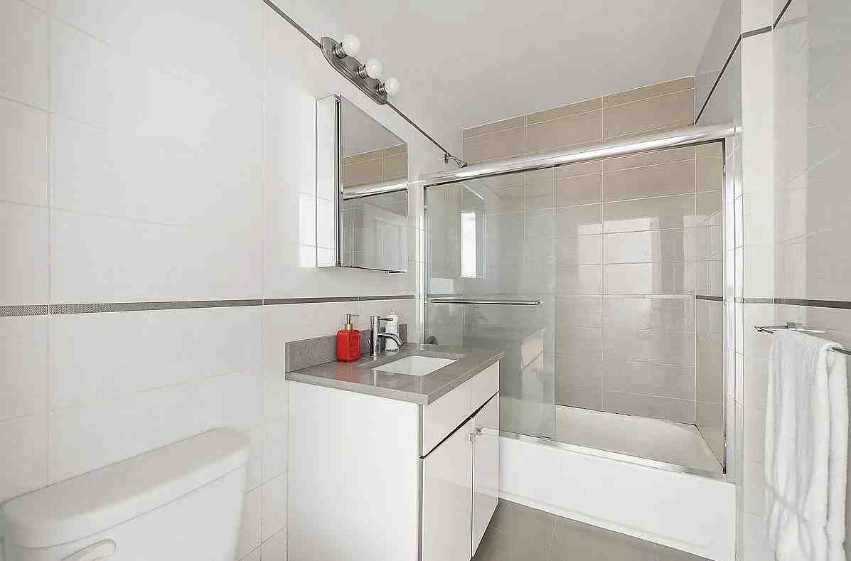 2540 38th St #4D - Photo 5 of 6