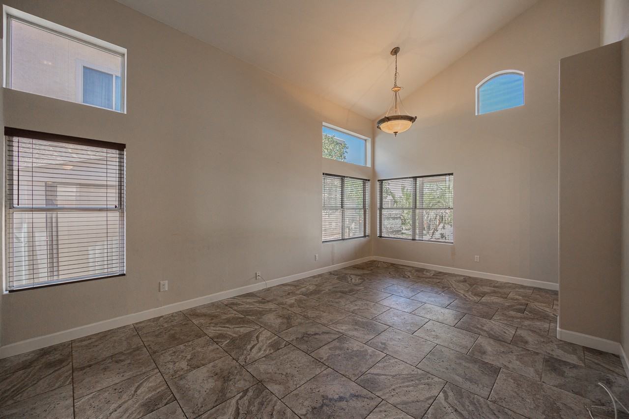 627 S Balboa - Photo 4 of 30