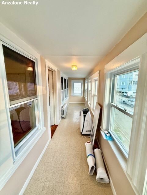 268 Willis Ave - Photo 4 of 23