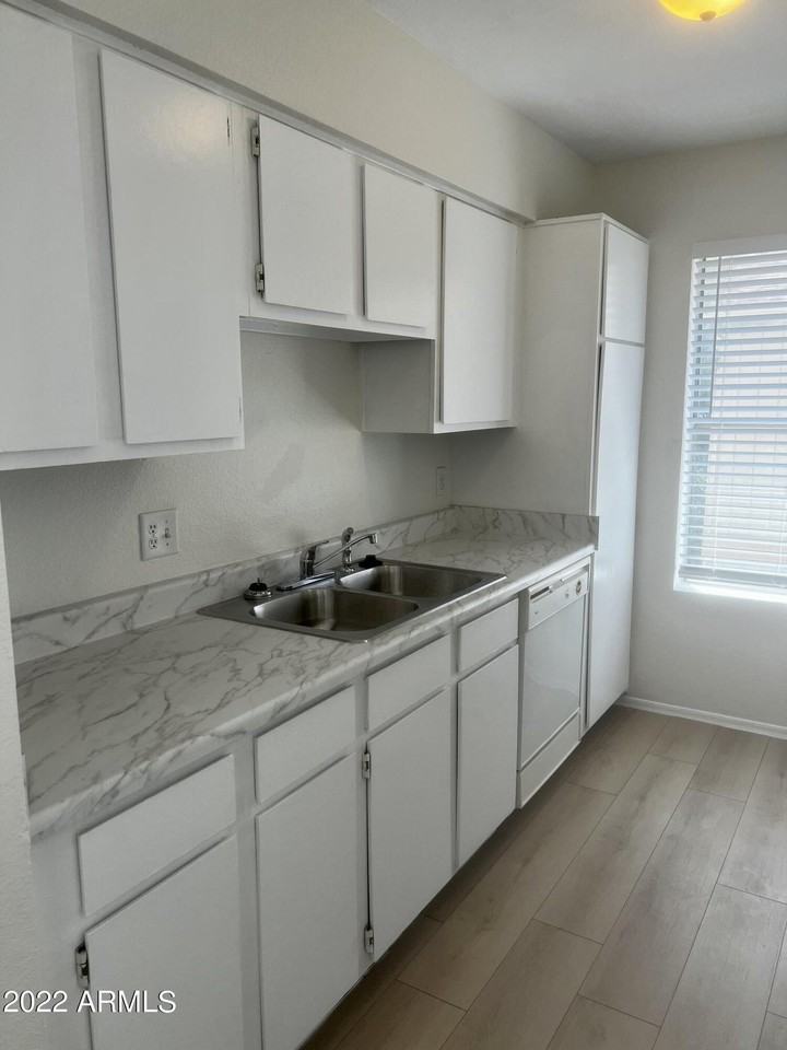 6641 W Ocotillo Rd - Photo 7 of 12