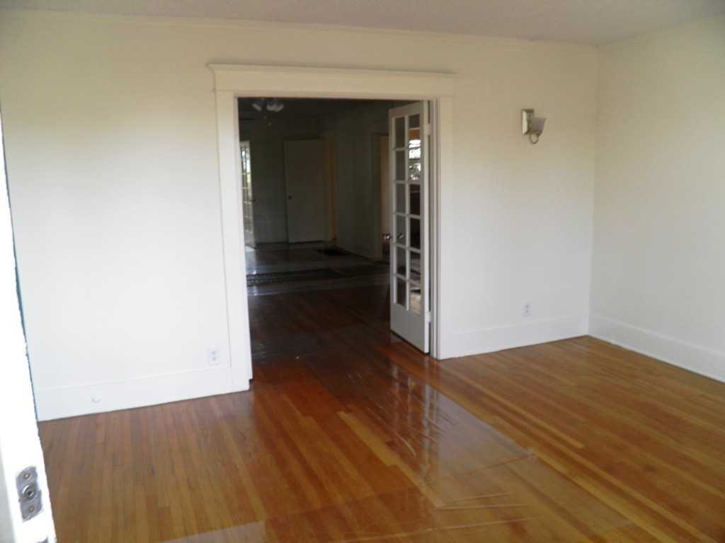 1096 West Blvd - Photo 3 of 22